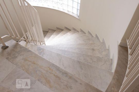 Escada de casa para alugar com 4 quartos, 450m² em Cursino, São Paulo