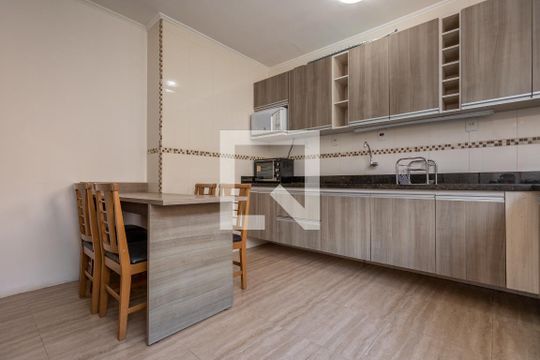 Cozinha e Área de Serviço de apartamento para alugar com 3 quartos, 104m² em Auxiliadora, Porto Alegre