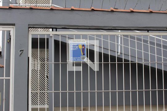 Fachada de casa para alugar com 1 quarto, 30m² em Vila Cleonice, São Paulo