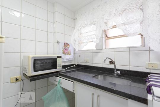 Cozinha de apartamento para alugar com 1 quarto, 40m² em Bela Vista, São Paulo