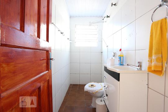 Banheiro de casa para alugar com 1 quarto, 55m² em Jardim Ivana, São Paulo