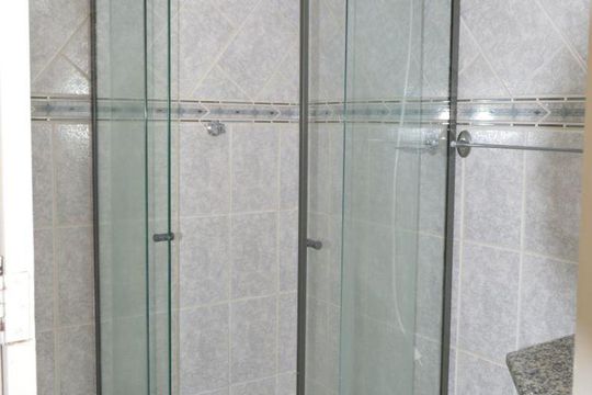 Banheiro de apartamento à venda com 2 quartos, 70m² em Icaraí, Niterói