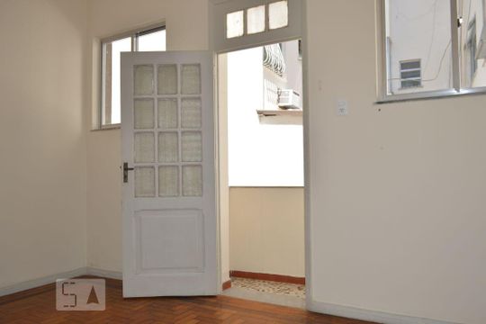 Sala de apartamento à venda com 2 quartos, 70m² em Icaraí, Niterói