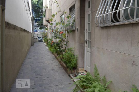 Entrada de apartamento à venda com 2 quartos, 70m² em Icaraí, Niterói
