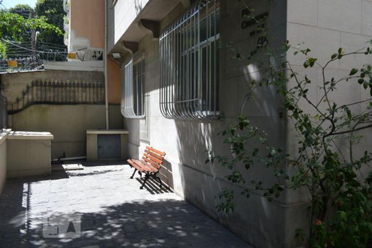 Entrada de apartamento à venda com 2 quartos, 70m² em Icaraí, Niterói