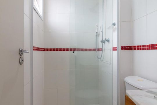 Banheiro quarto 2 suíte de apartamento à venda com 2 quartos, 52m² em Jardim Flor da Montanha, Guarulhos