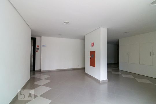 Hall de entrada do bloco de apartamento à venda com 2 quartos, 52m² em Jardim Flor da Montanha, Guarulhos