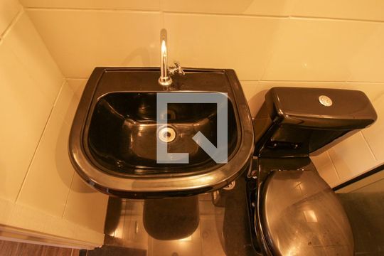 Banheiro de apartamento para alugar com 1 quarto, 39m² em Quinta da Paineira, São Paulo