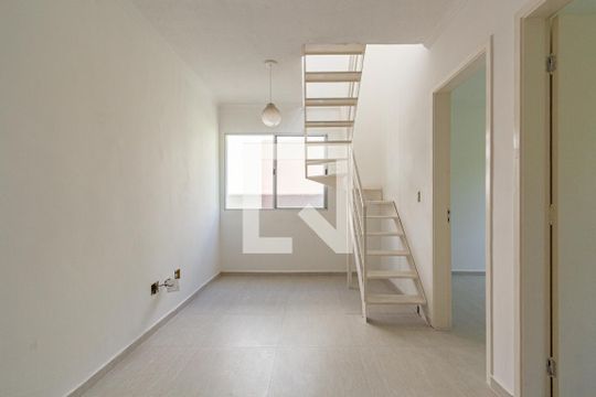 Sala de apartamento para alugar com 4 quartos, 98m² em Parque Marabá, São Paulo