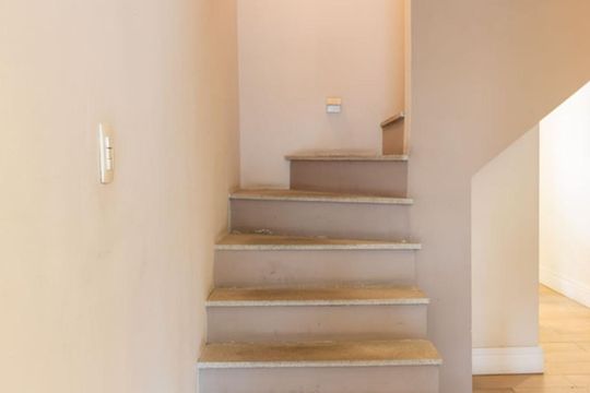 Escada de casa à venda com 5 quartos, 150m² em Pinheiros, São Paulo