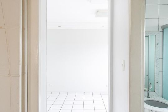 Corredor de apartamento para alugar com 2 quartos, 53m² em Vila Antonieta, São Paulo