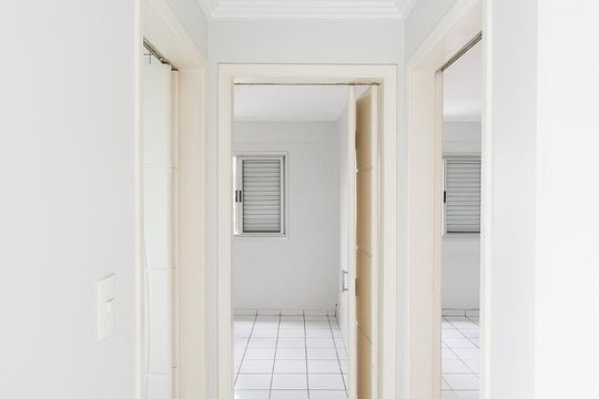 Corredor de apartamento para alugar com 2 quartos, 53m² em Vila Antonieta, São Paulo