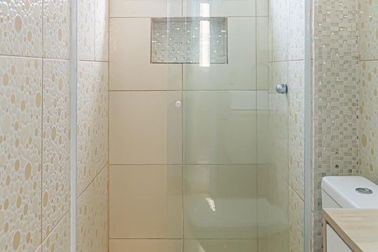 Banheiro de apartamento à venda com 2 quartos, 52m² em Jacarepaguá, Rio de Janeiro
