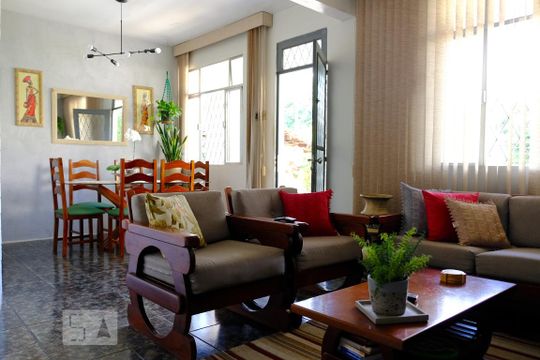 Casa à venda com 4 quartos, 280m² em Taquara, Rio de Janeiro