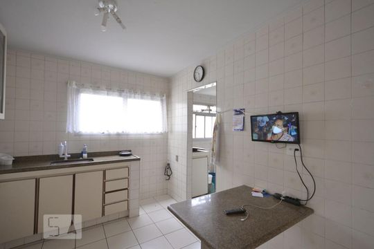 Cozinha de apartamento para alugar com 3 quartos, 76m² em Vila Monumento, São Paulo