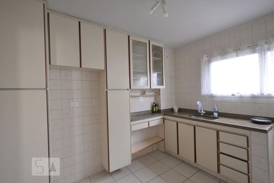 Cozinha de apartamento para alugar com 3 quartos, 76m² em Vila Monumento, São Paulo