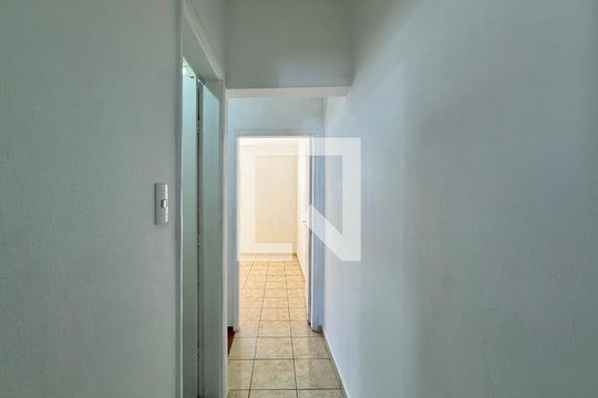 Corredor Quartos de casa à venda com 2 quartos, 100m² em Vila Cordeiro, São Paulo
