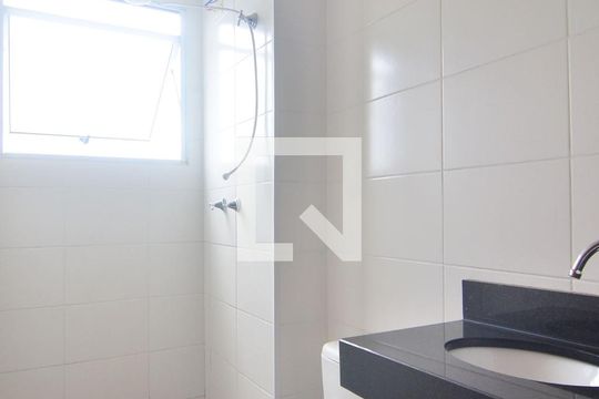 Banheiro de apartamento à venda com 2 quartos, 51m² em São José, Canoas