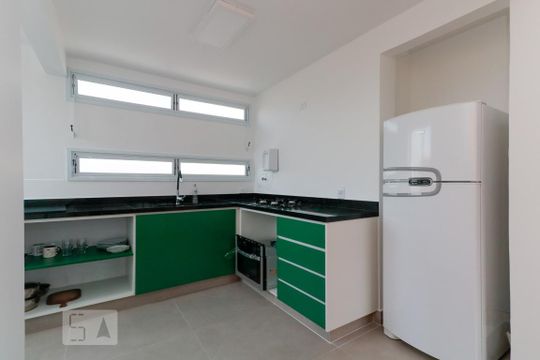 Cozinha de apartamento para alugar com 1 quarto, 54m² em Vila Madalena, São Paulo