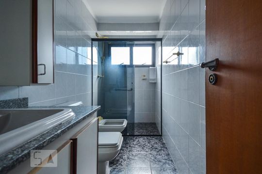 Banheiro de apartamento para alugar com 3 quartos, 110m² em Baeta Neves, São Bernardo do Campo