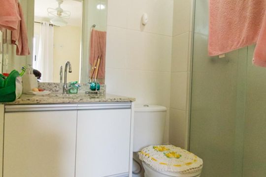 Banheiro de apartamento à venda com 3 quartos, 82m² em Moinho Velho, São Paulo