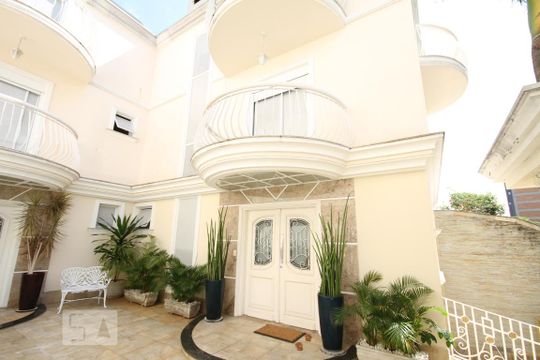 Fachada de casa à venda com 2 quartos, 380m² em Vila Santo Estéfano, São Paulo