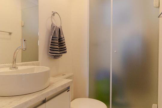 Banheiro de apartamento à venda com 2 quartos, 66m² em Vila Industrial (campinas), Campinas
