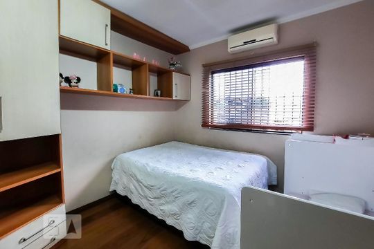 Quarto 1 de casa para alugar com 4 quartos, 234m² em Vila Esther, São Bernardo do Campo