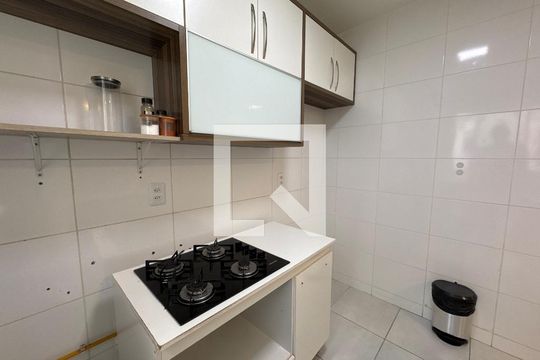 Cozinha de apartamento para alugar com 2 quartos, 40m² em Jardim Caiapiá, Cotia