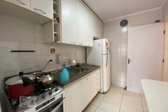 Cozinha de apartamento para alugar com 3 quartos, 76m² em Jardim Ampliação, São Paulo