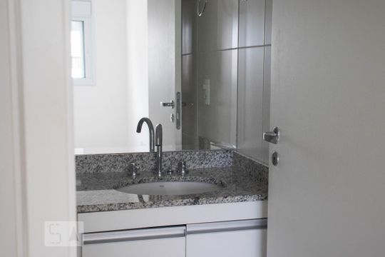 Banheiro de apartamento para alugar com 2 quartos, 65m² em Vila Alexandria, São Paulo