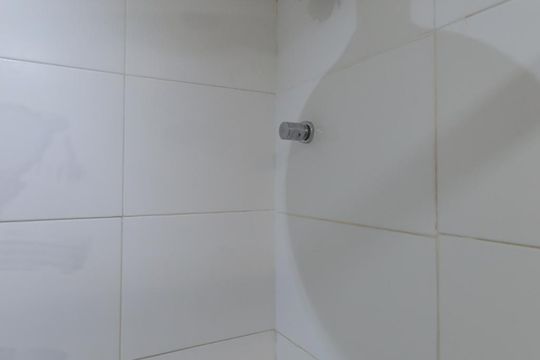 Chuveiro de apartamento para alugar com 2 quartos, 53m² em Armação, Salvador