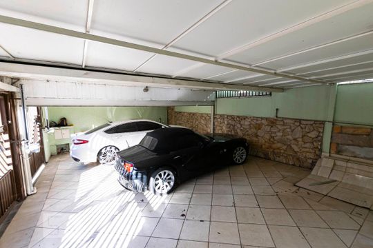 Garagem de casa à venda com 3 quartos, 400m² em Jardim Santa Emília, São Paulo