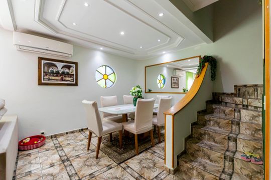 1o. Andar - Sala de casa à venda com 3 quartos, 400m² em Jardim Santa Emília, São Paulo