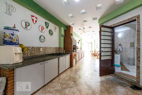 Fundos - Espaço gourmet com churrasqueira de casa à venda com 3 quartos, 400m² em Jardim Santa Emília, São Paulo