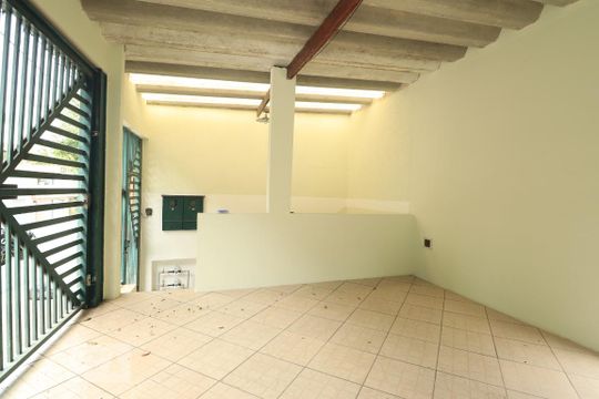 Garagem de casa para alugar com 2 quartos, 60m² em Jardim Stella, Santo André
