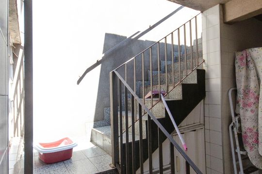 Escada de casa à venda com 2 quartos, 150m² em Burgo Paulista, São Paulo