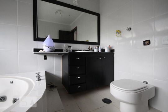 Banheiro de casa para alugar com 4 quartos, 600m² em Retiro Morumbi, São Paulo