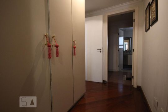 Armários de apartamento para alugar com 3 quartos, 135m² em Vila Progredior, São Paulo