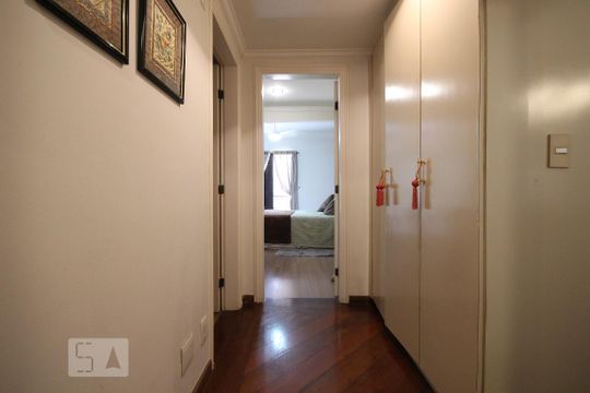 Armários de apartamento para alugar com 3 quartos, 135m² em Vila Progredior, São Paulo