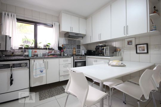 Cozinha de apartamento para alugar com 3 quartos, 135m² em Vila Progredior, São Paulo