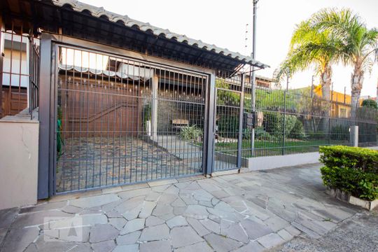 Fachada da Casa de casa à venda com 4 quartos, 400m² em Sarandi, Porto Alegre