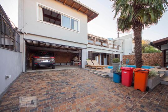 Garagem de casa à venda com 4 quartos, 400m² em Sarandi, Porto Alegre