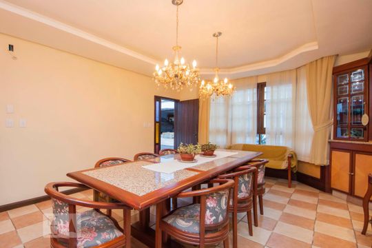 Cozinha de casa à venda com 4 quartos, 400m² em Sarandi, Porto Alegre