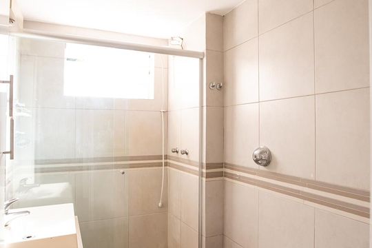 Banheiro de apartamento à venda com 2 quartos, 128m² em Jardim Botânico, Porto Alegre