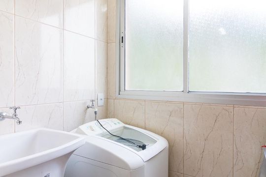 Área de serviço de apartamento para alugar com 2 quartos, 50m² em Jardim Terezópolis, Guarulhos