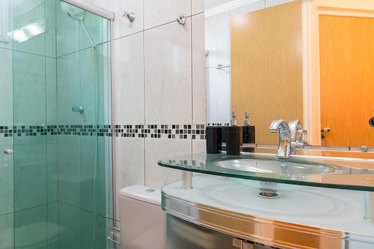 Banheiro  de apartamento para alugar com 2 quartos, 50m² em Jardim Terezópolis, Guarulhos