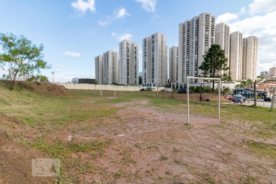 Campo esportivo de apartamento para alugar com 2 quartos, 50m² em Jardim Terezópolis, Guarulhos