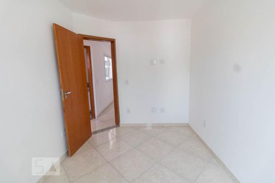 Dormitório 1 de apartamento para alugar com 2 quartos, 46m² em Vila São Pedro, Santo André