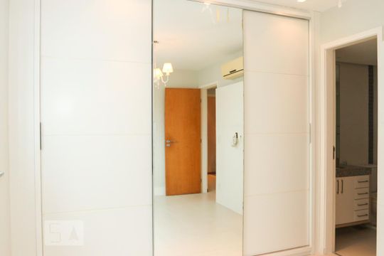 Suíte 1Suíte 1 de apartamento para alugar com 3 quartos, 180m² em Recreio dos Bandeirantes, Rio de Janeiro